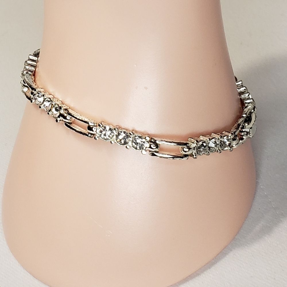 Stunning Silver Bracelet with Crystal Stones